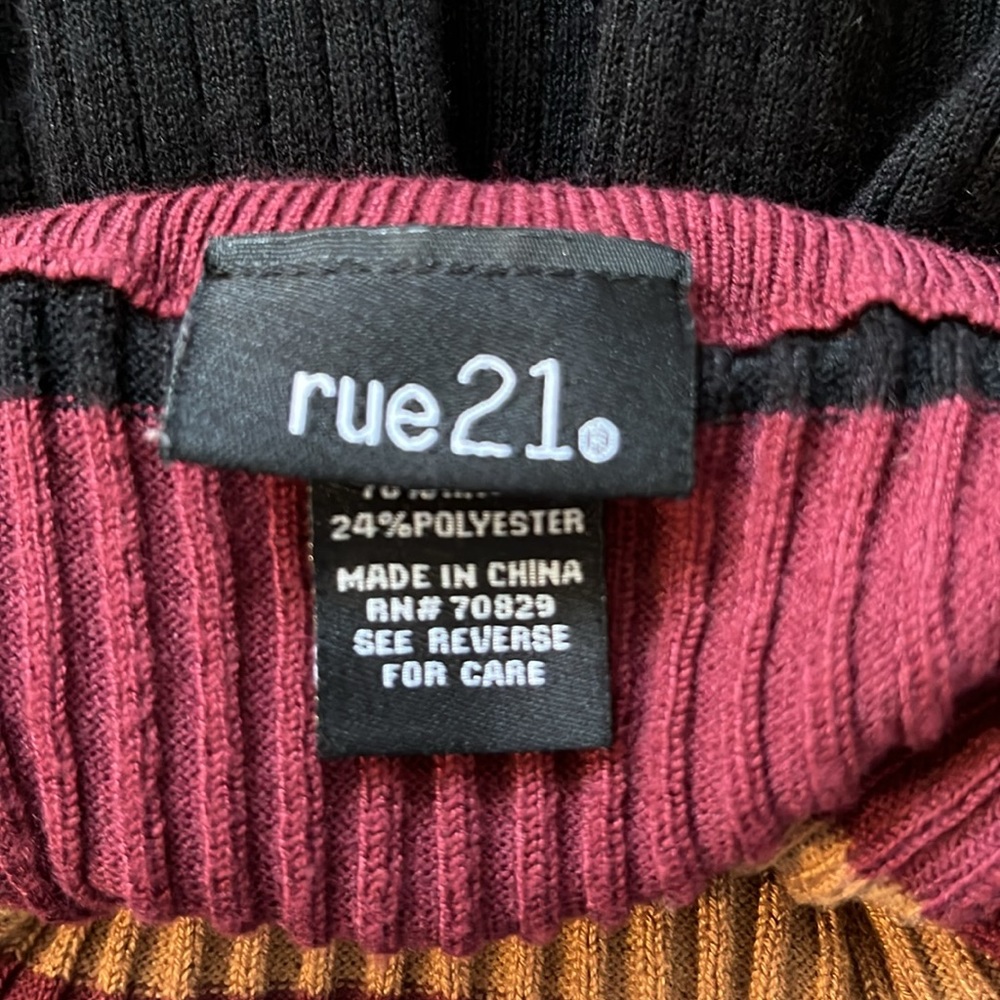 RUE21 TOP - Picture 8 of 9